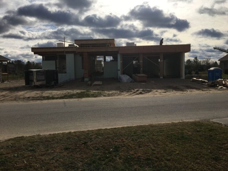Modern flat-roof ICF bungalow near Wasaga Beach
